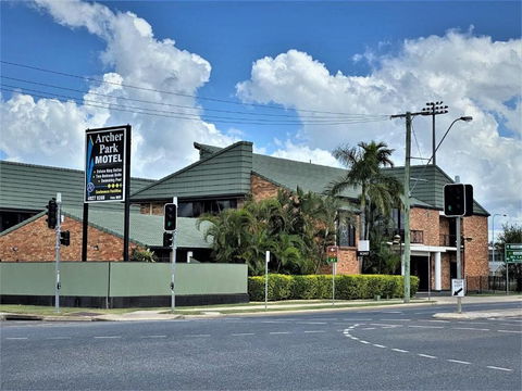Archer Park Motel - Tourism Hervey Bay 0
