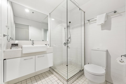 Docklands Private Collection - Hervey Bay Accommodation 8