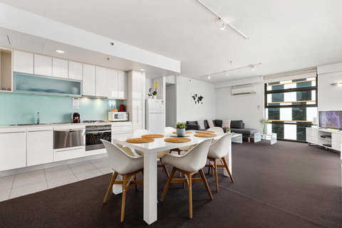 Docklands Private Collection - Hervey Bay Accommodation 15