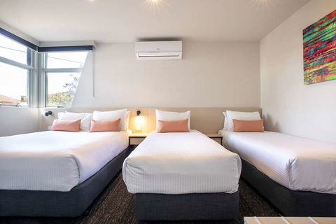Nightcap At Glengala Hotel - Tourism Hervey Bay 9