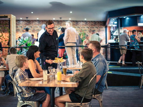 Mercure Kakadu Crocodile Hotel - Hervey Bay Accommodation 8