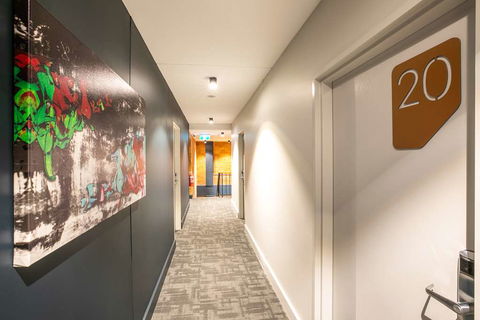 Chardons Corner Hotel - Hervey Bay Accommodation 0