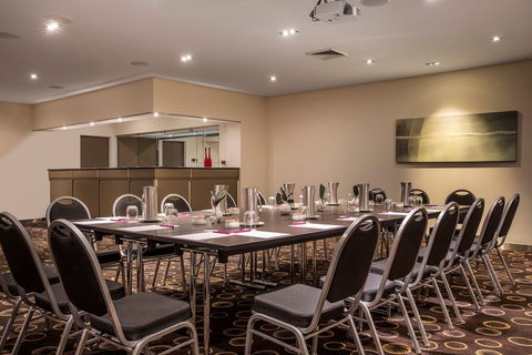 Crowne Plaza Canberra - Tourism Hervey Bay 10