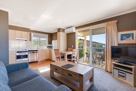 Aqualuna Beach Resort - Hervey Bay Accommodation 4