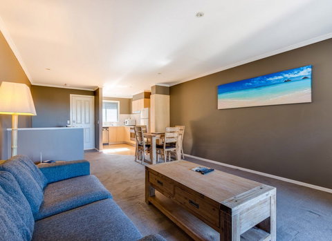 Aqualuna Beach Resort - Hervey Bay Accommodation 5