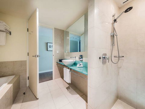PARKROYAL Melbourne Airport - Hervey Bay Accommodation 5