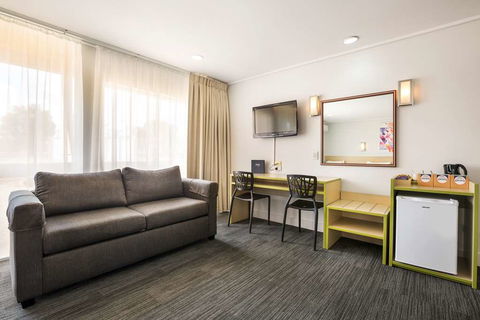 Nightcap At Coolaroo Hotel - Tourism Hervey Bay 9