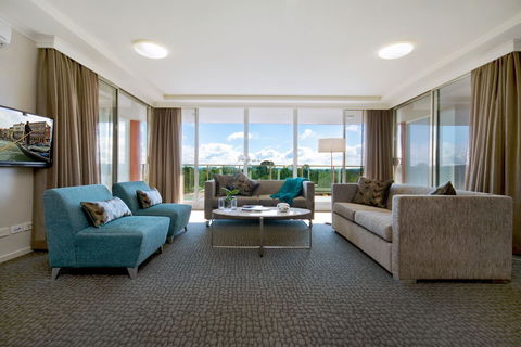 Pacific Suites Canberra - Hervey Bay Accommodation 1