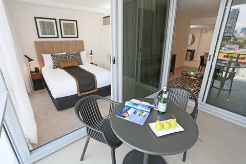 Alex Perry Hotel and Apartments - Hervey Bay Accommodation 2
