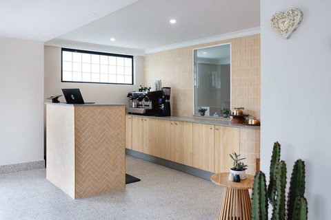 Hotel Hacienda - Tourism Hervey Bay 1