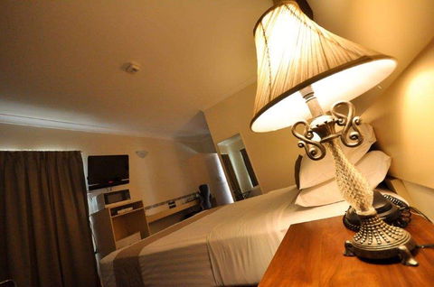 Emerald Maraboon Motor Inn - Tourism Hervey Bay 4