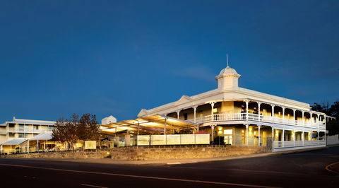 Tradewinds Hotel - Tourism Hervey Bay 0