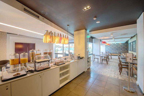 Royal Pacific Hotel - Tourism Hervey Bay 1
