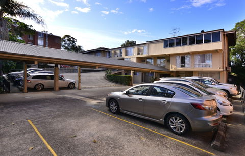 Twin Towers Inn - Tourism Hervey Bay 1