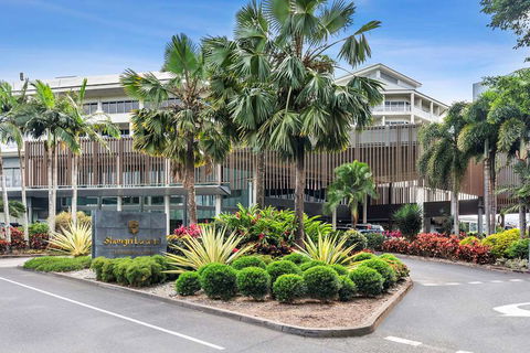 Shangri-La Hotel, The Marina - Tourism Hervey Bay 1