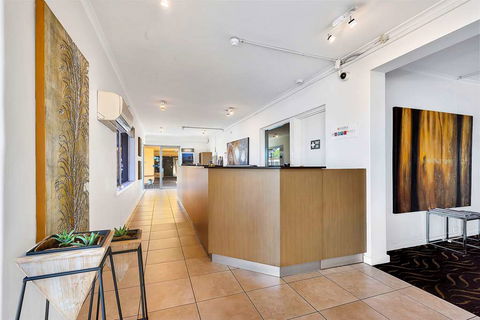 Comfort Inn Manhattan - Tourism Hervey Bay 2