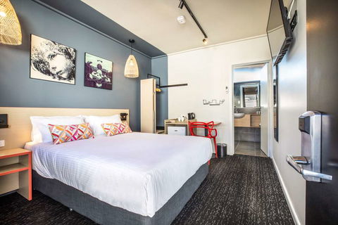 Monash Hotel - Tourism Hervey Bay 1