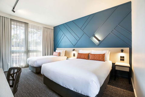 Nightcap At Sandown Park Hotel - Tourism Hervey Bay 1