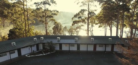 The Fox & Hounds Inn - Tourism Hervey Bay 0