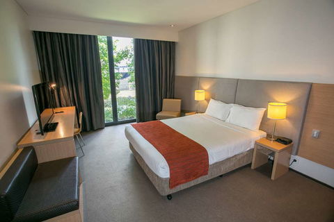 Alpha Hotel Eastern Creek - Tourism Hervey Bay 2