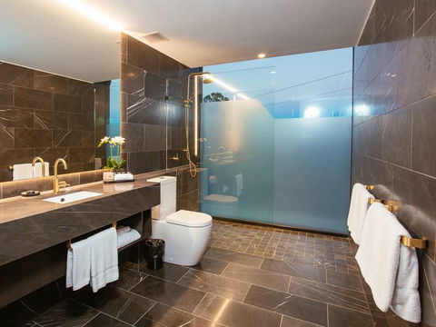 Eatons Hill Hotel - Hervey Bay Accommodation 2