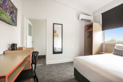 Camp Hill Hotel - Tourism Hervey Bay 2