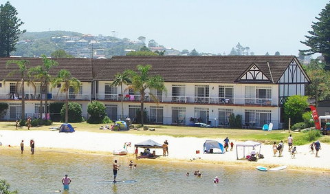 The Clan Lakeside Lodge - Hervey Bay Accommodation 0