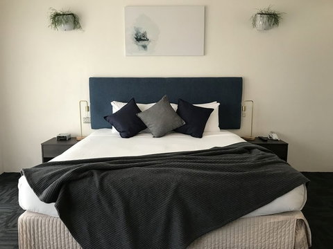 The Clan Lakeside Lodge - Hervey Bay Accommodation 1