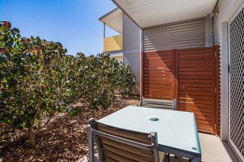Onslow Beach Resort - Hervey Bay Accommodation 1