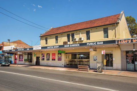 Nightcap At Regents Park Hotel - Tourism Hervey Bay 0