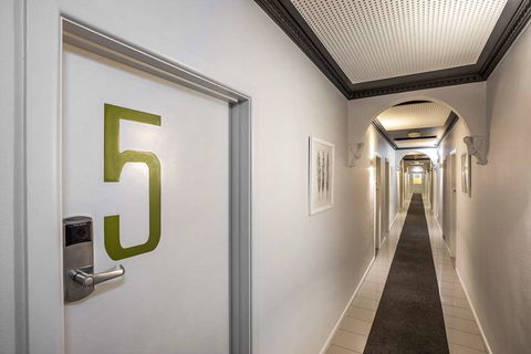 Skyways Hotel - Tourism Hervey Bay 1