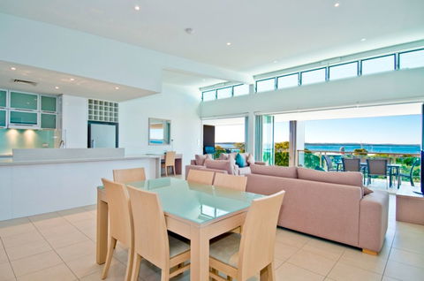 Akama Resort - Tourism Hervey Bay 1