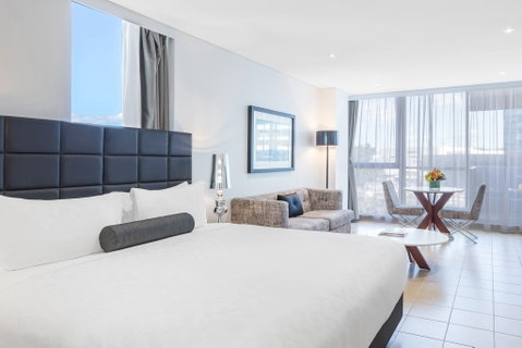 Meriton Suites Broadbeach - Hervey Bay Accommodation 1
