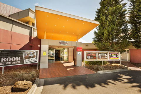 Nightcap At Coolaroo Hotel - Tourism Hervey Bay 0