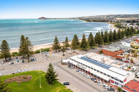 Hotel Victor - Tourism Hervey Bay 1