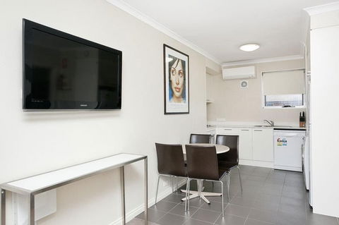 Forrest Hotel & Apartments - Tourism Hervey Bay 2