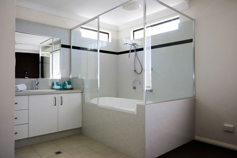 Margarets Beach Resort - Tourism Hervey Bay 5