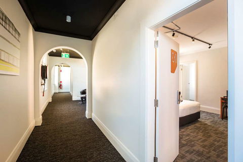 Nightcap At Regents Park Hotel - Tourism Hervey Bay 6