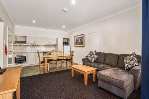 Karratha Central Apartments - Hervey Bay Accommodation 11