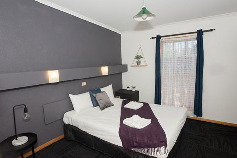 Elm Court Motel - Tourism Hervey Bay 0