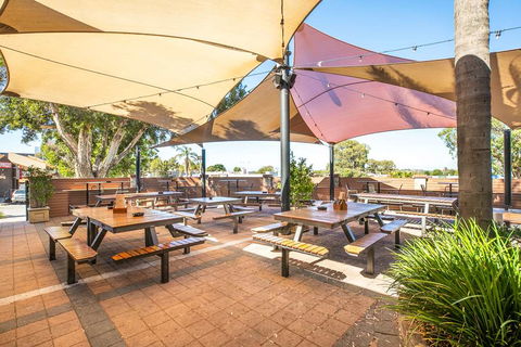 Nightcap At Wanneroo Tavern - Hervey Bay Accommodation 1