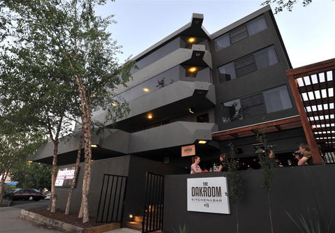 Townhouse Hotel, Wagga - Tourism Hervey Bay 1