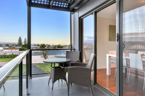 Bellevue on the Lakes - Hervey Bay Accommodation 1