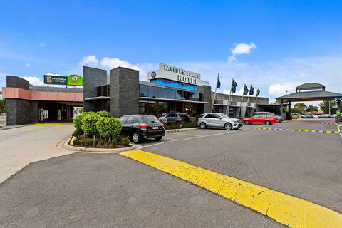 Quality Inn Taylors Lakes Motel - Tourism Hervey Bay 2