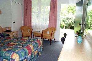 Colonial Court Motor Inn - Hervey Bay Accommodation 1