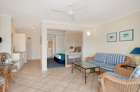 Macrossan House Boutique Holidays Apts - Tourism Hervey Bay 2