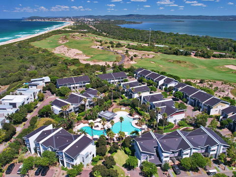 Pullman Magenta Shores Resort - Tourism Hervey Bay 0