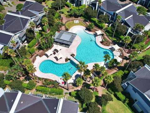 Pullman Magenta Shores Resort - Tourism Hervey Bay 1