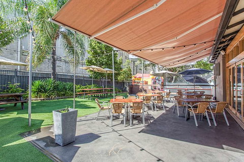 Nightcap at High Flyer Hotel - Hervey Bay Accommodation 0