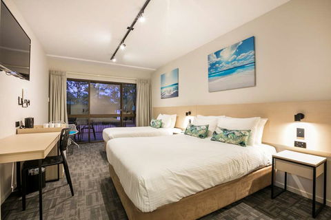 Kawana Waters Hotel by NightCap - Hervey Bay Accommodation 2